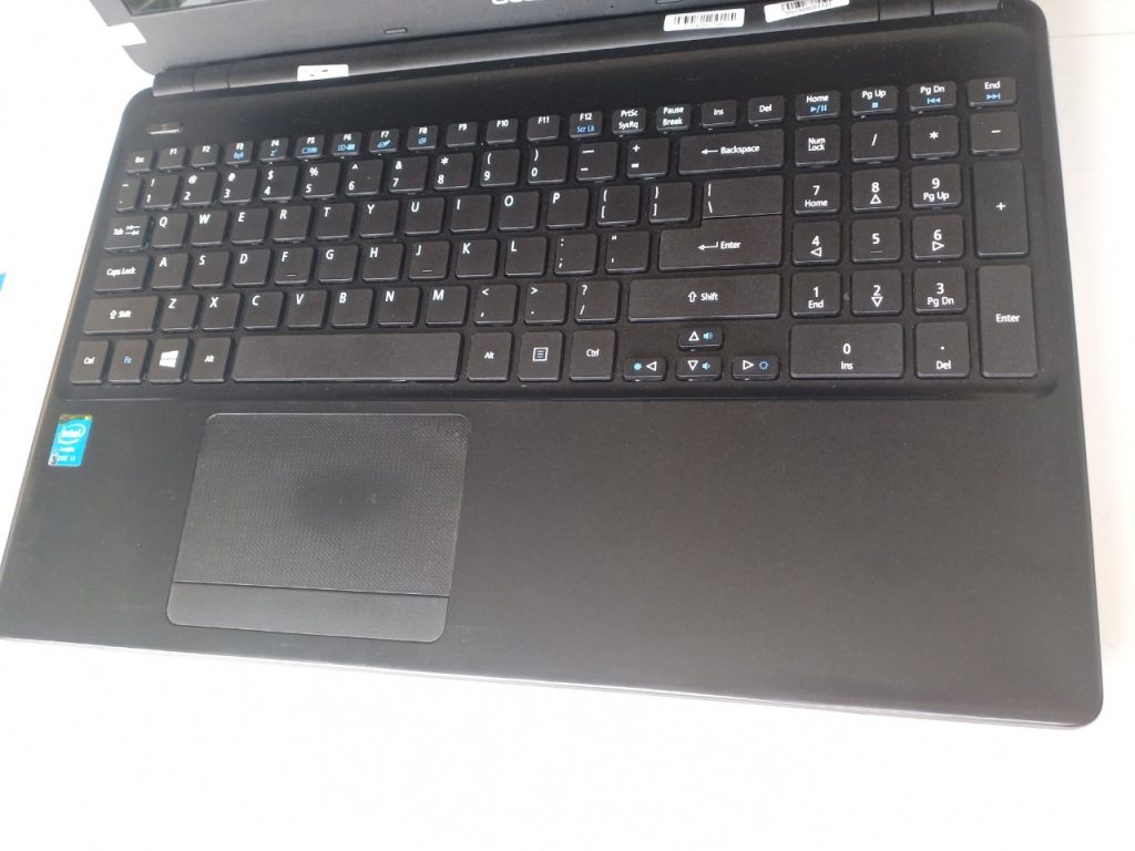 Laptop Acer E1-572 LIKE NEW 